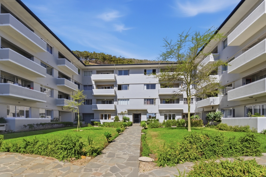 To Let 2 Bedroom Property for Rent in Sea Point Western Cape
